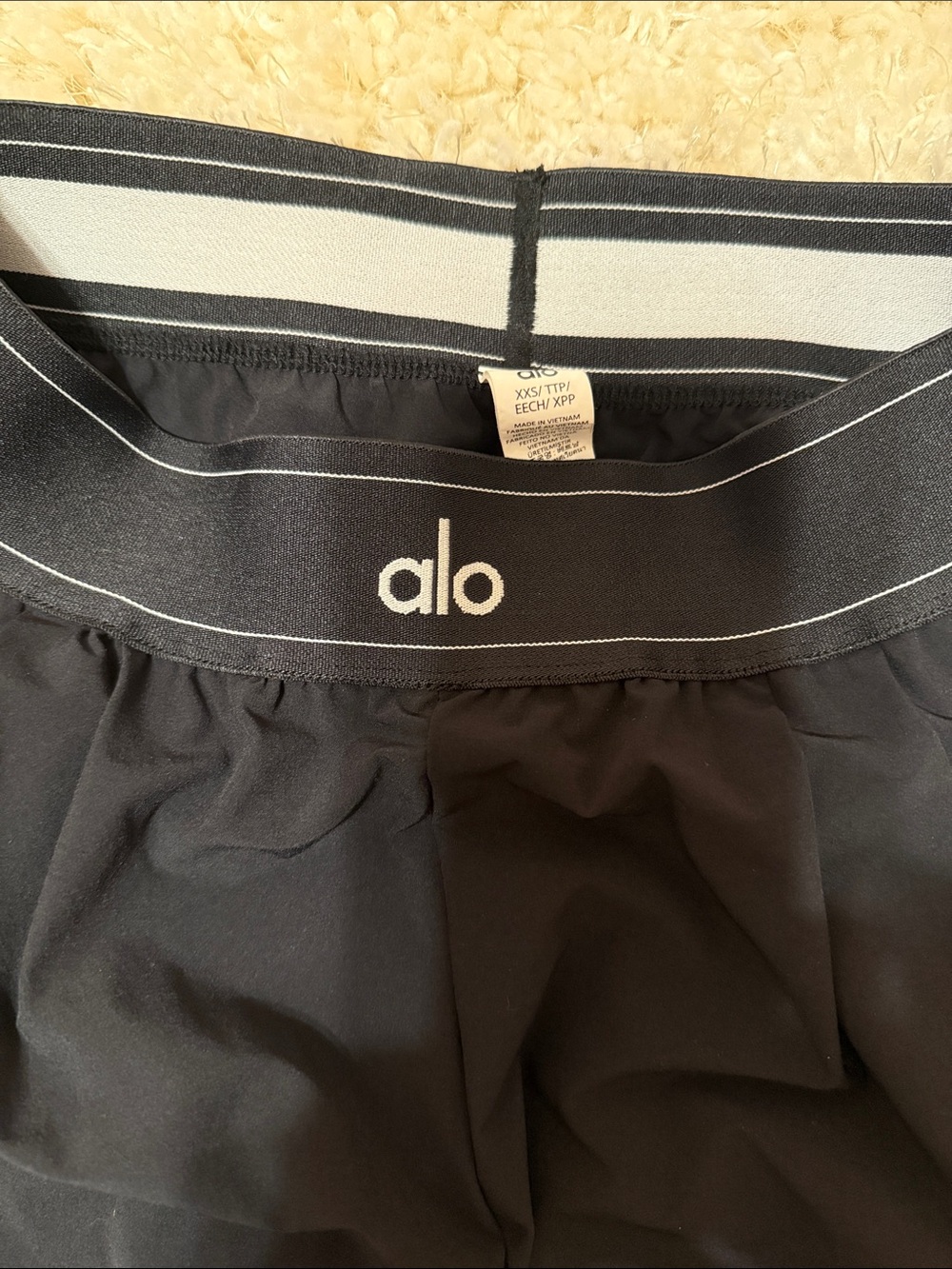 ALO Women’s Black Wide-Leg Pants - Picture 2 of 7